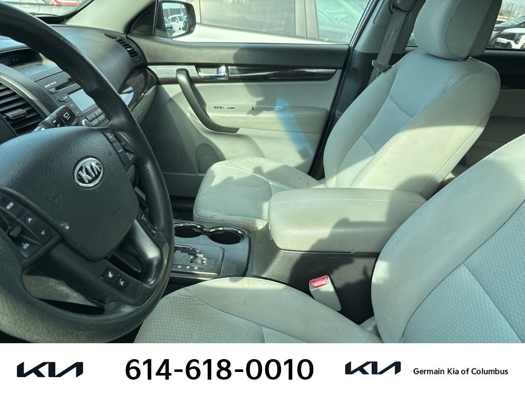 Used 2013 Kia Sorento LX w/ Third Row Pkg image 8