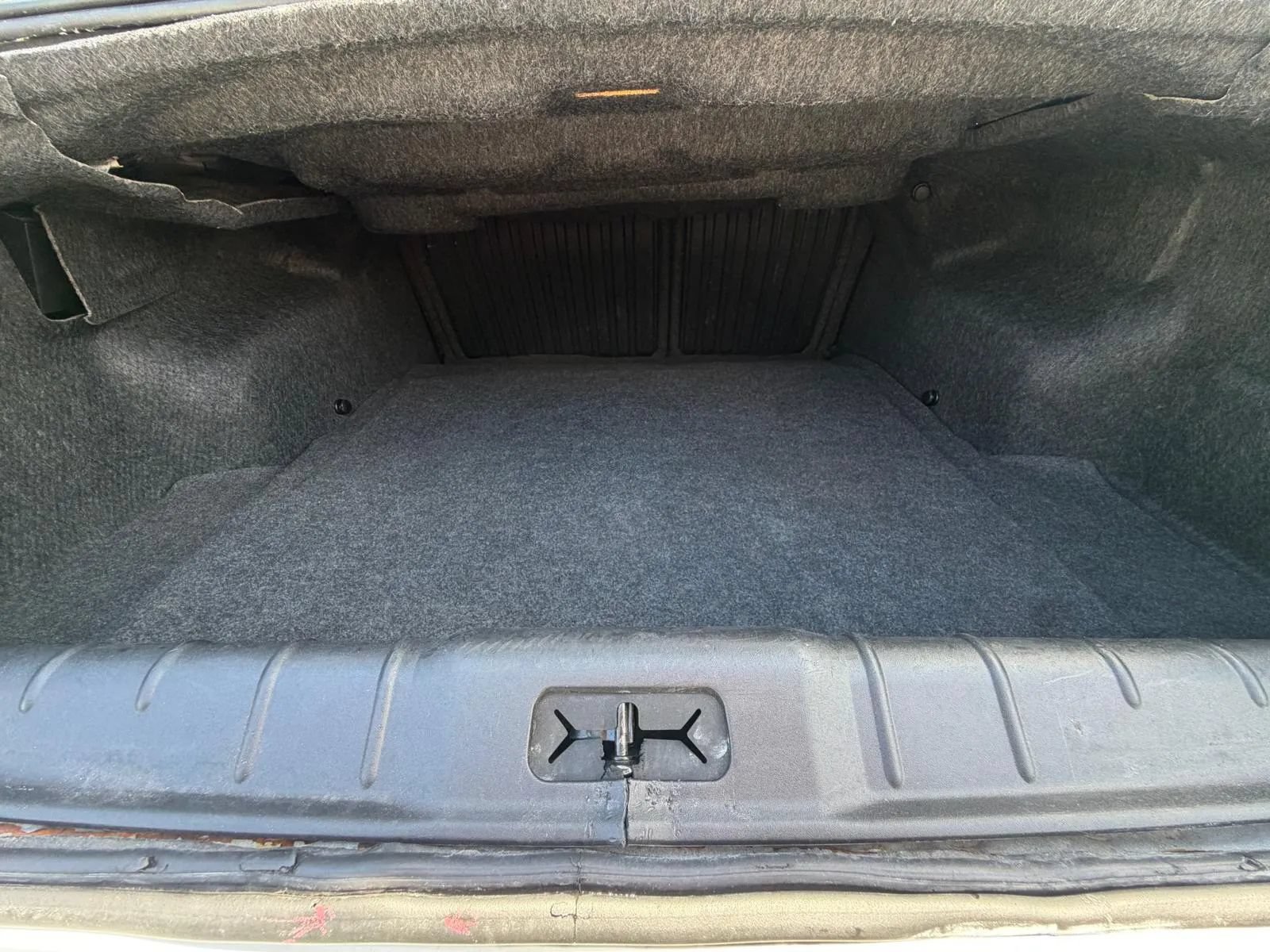 Used 2010 Chevrolet Malibu LS FWD image 28