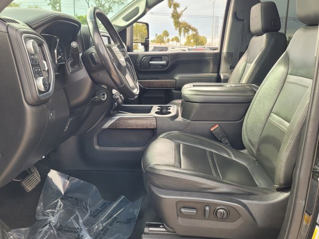 Used 2022 GMC Sierra 3500 Denali w/ Denali Black Diamond Edition image 13