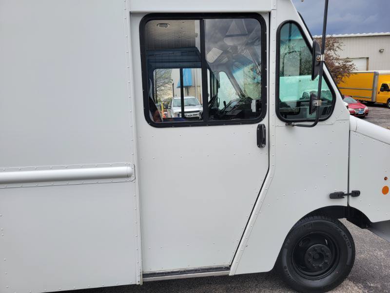Used 2016 Ford E-350 and Econoline 350 Super Duty w/ A/C Prep Package RWD image 16