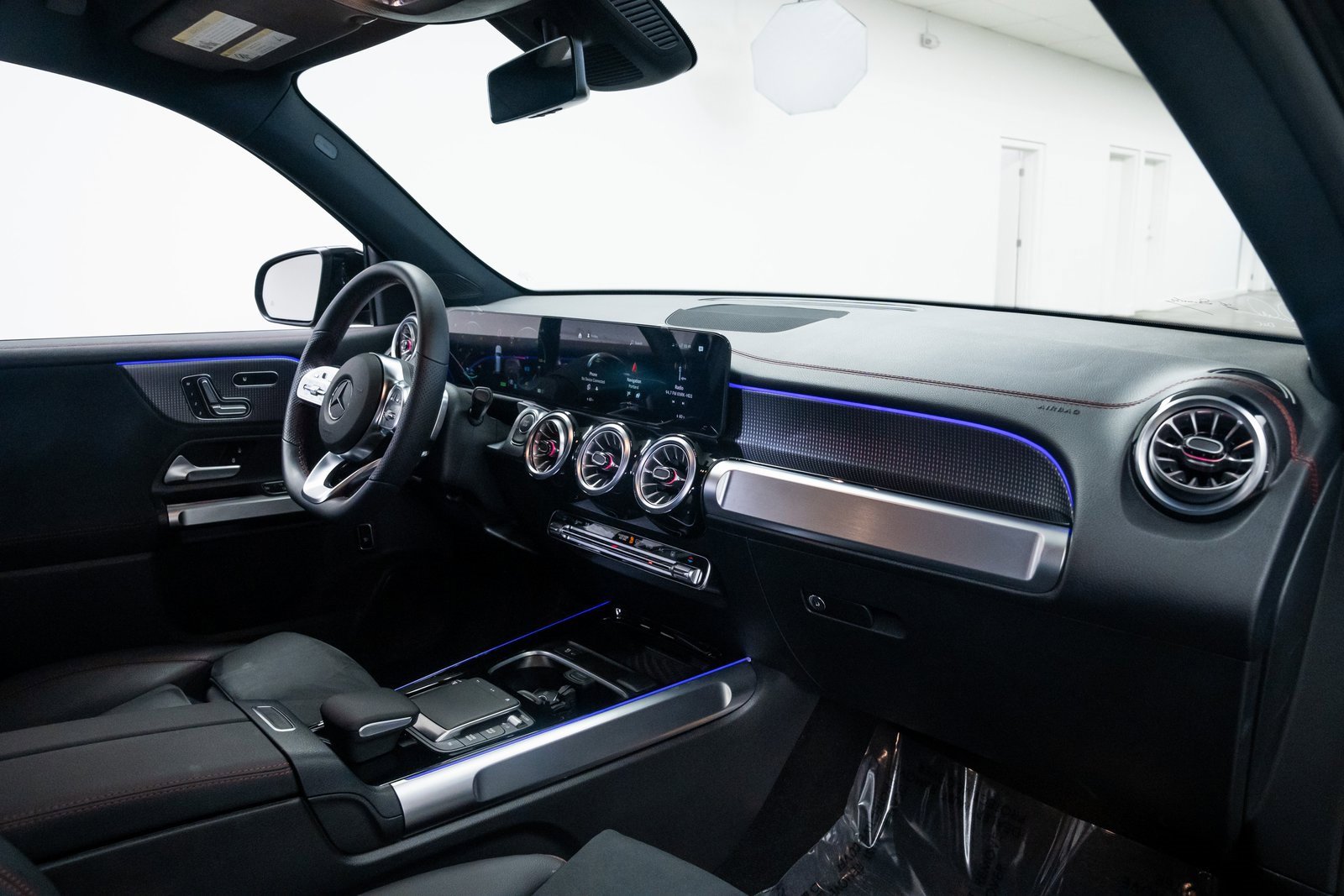 Used 2023 Mercedes-Benz EQB 300 4MATIC image 24