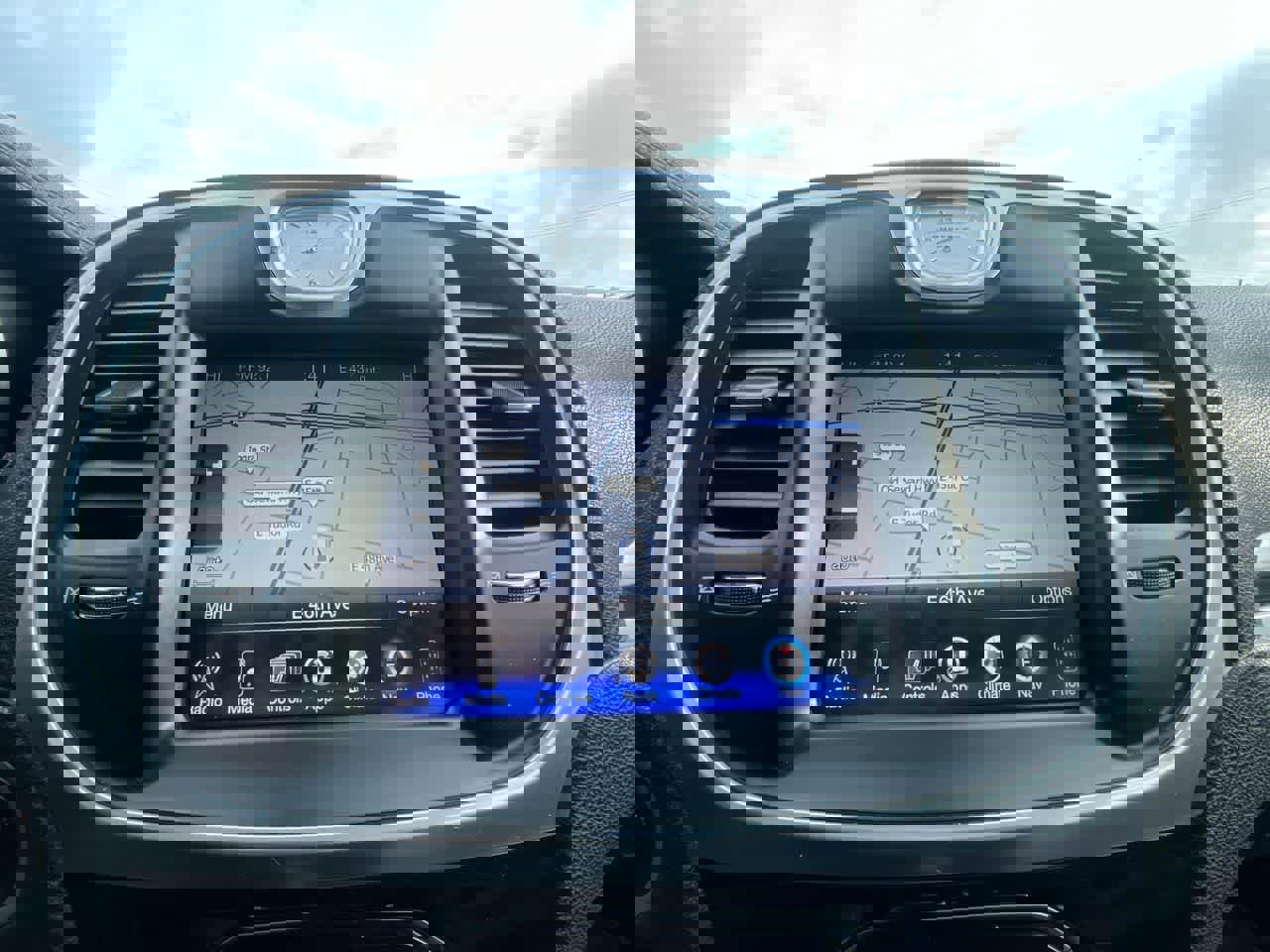 Used 2016 Chrysler 300 Limited w/ Driver Convenience Group image 18