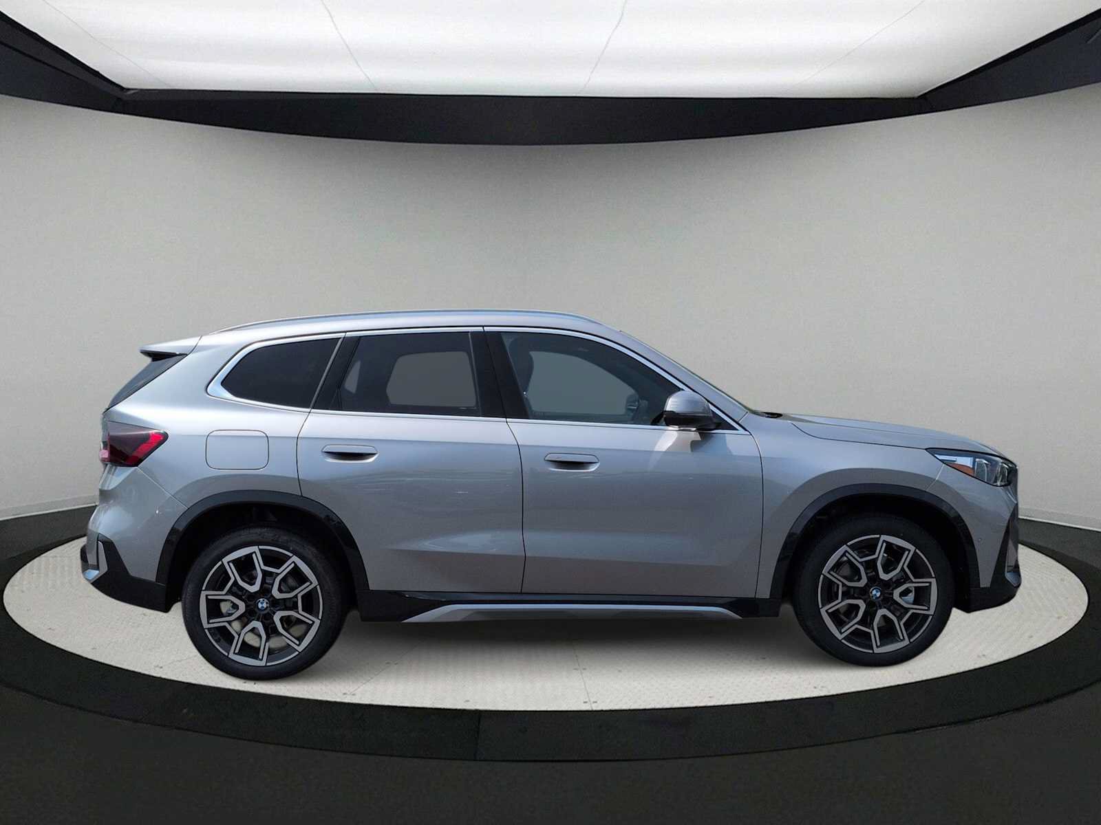 New 2026 BMW X1 xDrive28i w/ Convenience Package AWD/4WD image 9