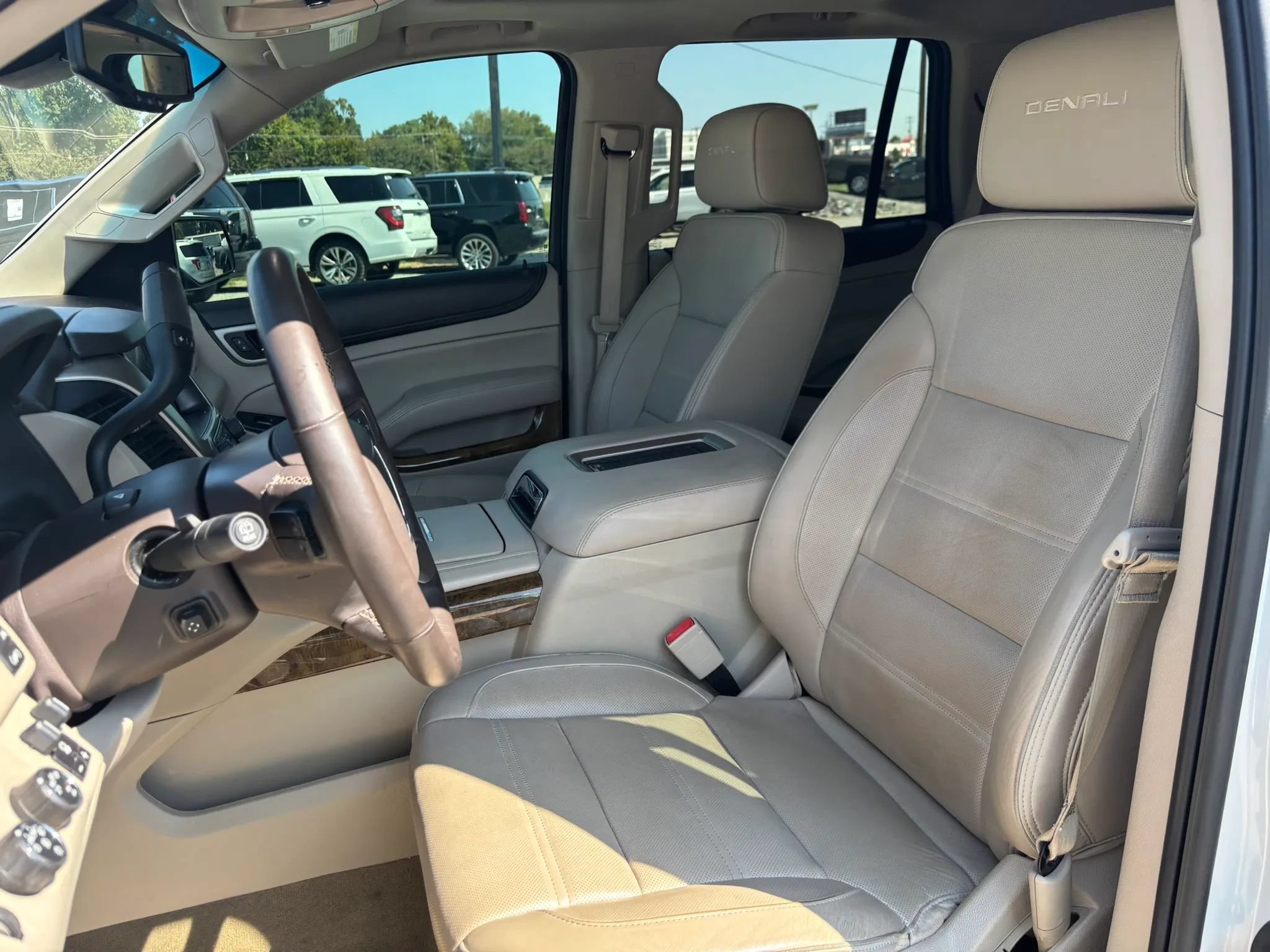 Used 2017 GMC Yukon Denali w/ Open Road Package AWD/4WD image 12
