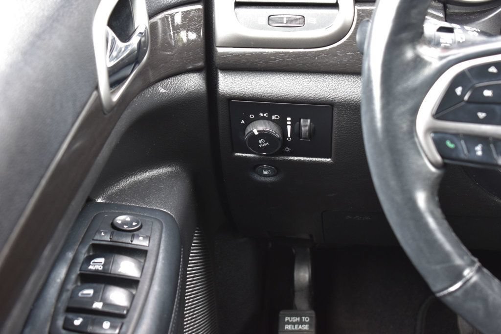Used 2018 Jeep Grand Cherokee Altitude AWD/4WD image 27