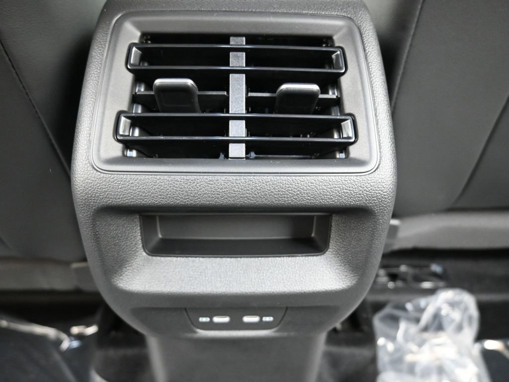 New 2026 Volkswagen Tiguan SE image 17