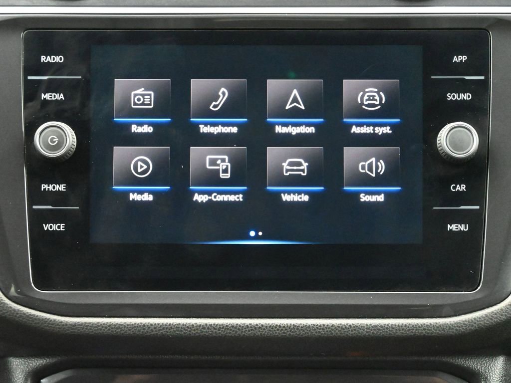 Used 2024 Volkswagen Tiguan SE image 9