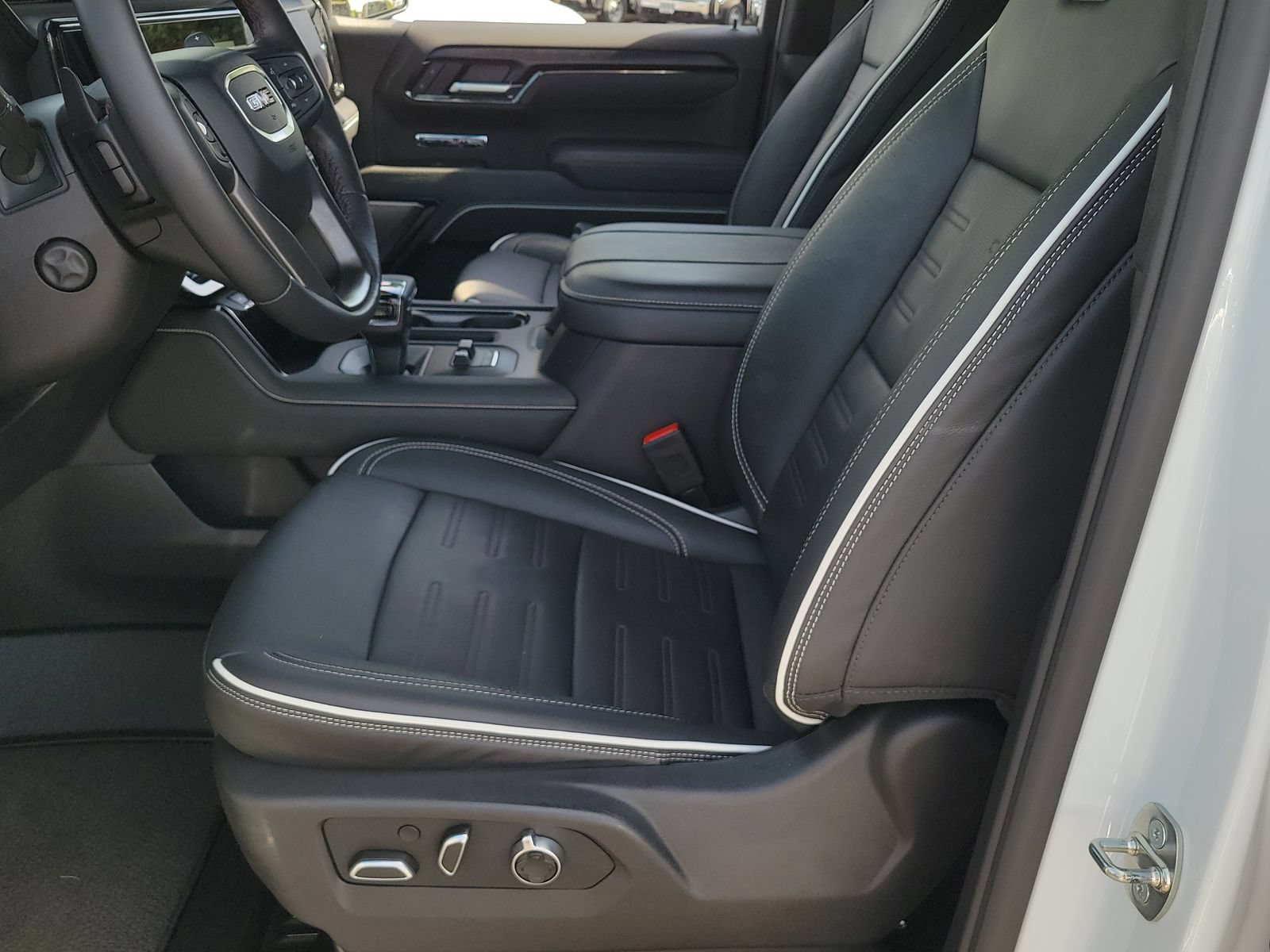 Used 2024 GMC Sierra 1500 AT4X AWD/4WD image 6