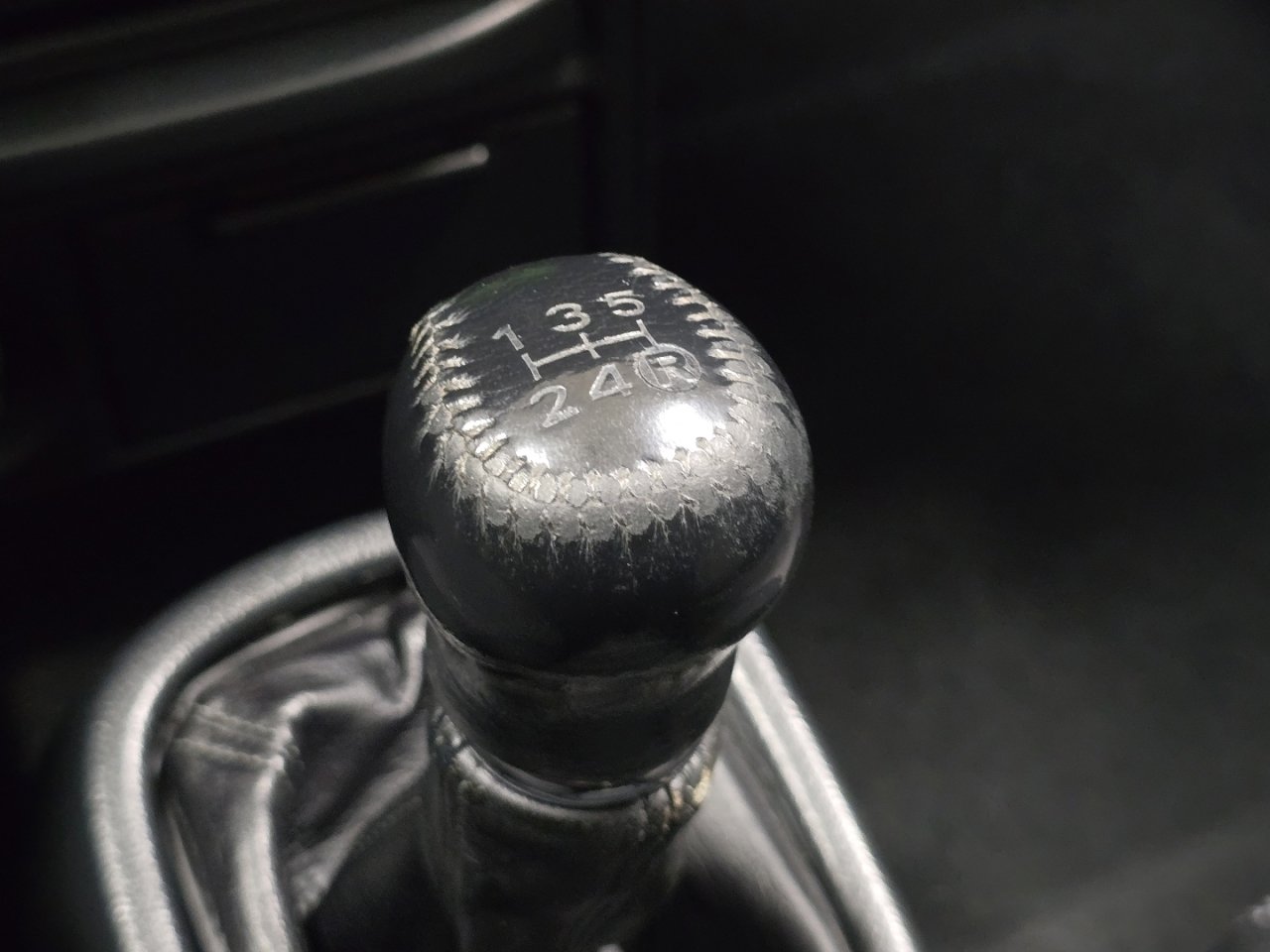 Used 2000 Toyota MR2 Base image 3