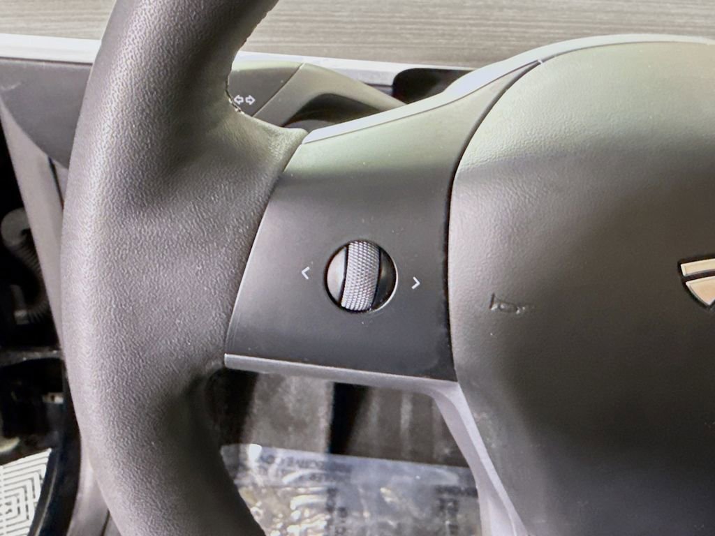 Used 2023 Tesla Model Y Long Range image 21