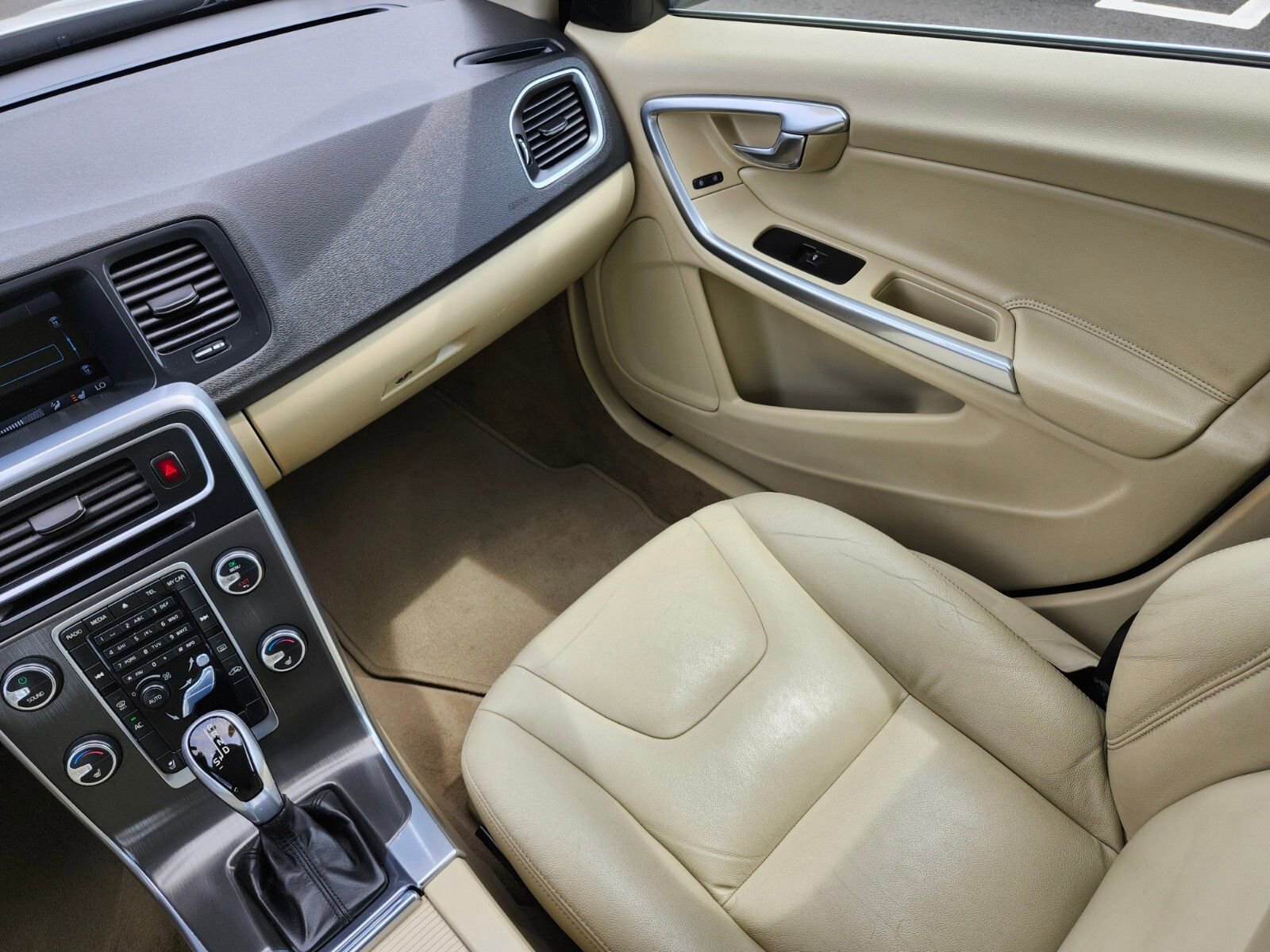 Used 2015 Volvo V60 T5 Premier image 15