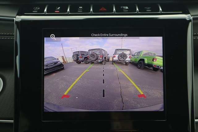 New 2025 Jeep Grand Cherokee Altitude image 12