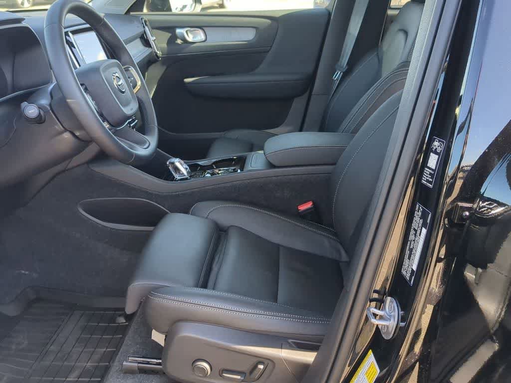 Certified 2026 Volvo XC40 B5 Plus w/ Protection Package Premier AWD/4WD image 15