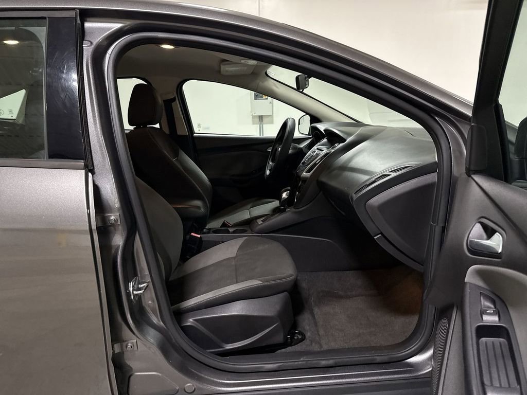Used 2013 Ford Focus SE FWD image 20