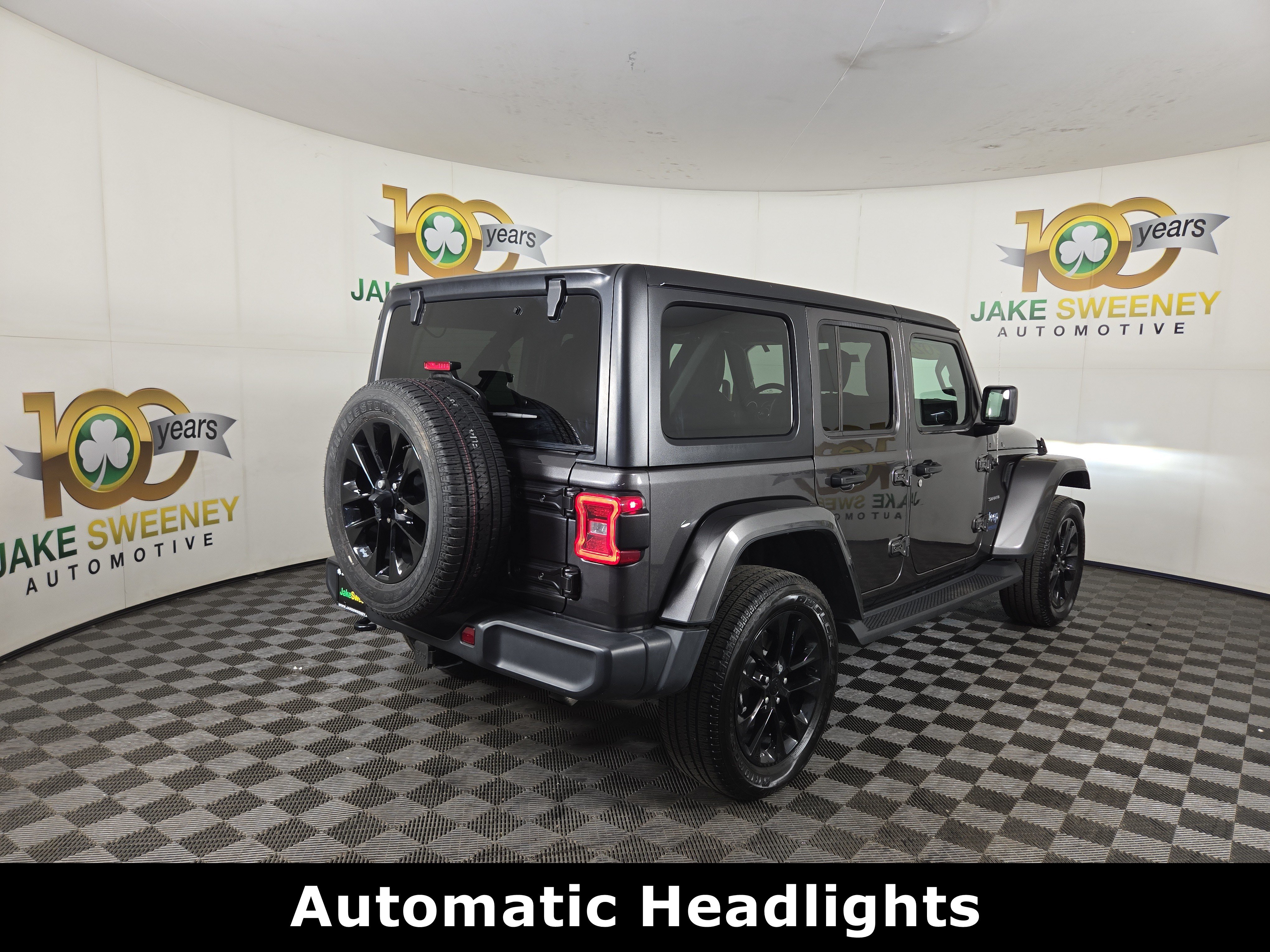 Used 2021 Jeep Wrangler Unlimited Sahara w/ Dual Top Group AWD/4WD image 10