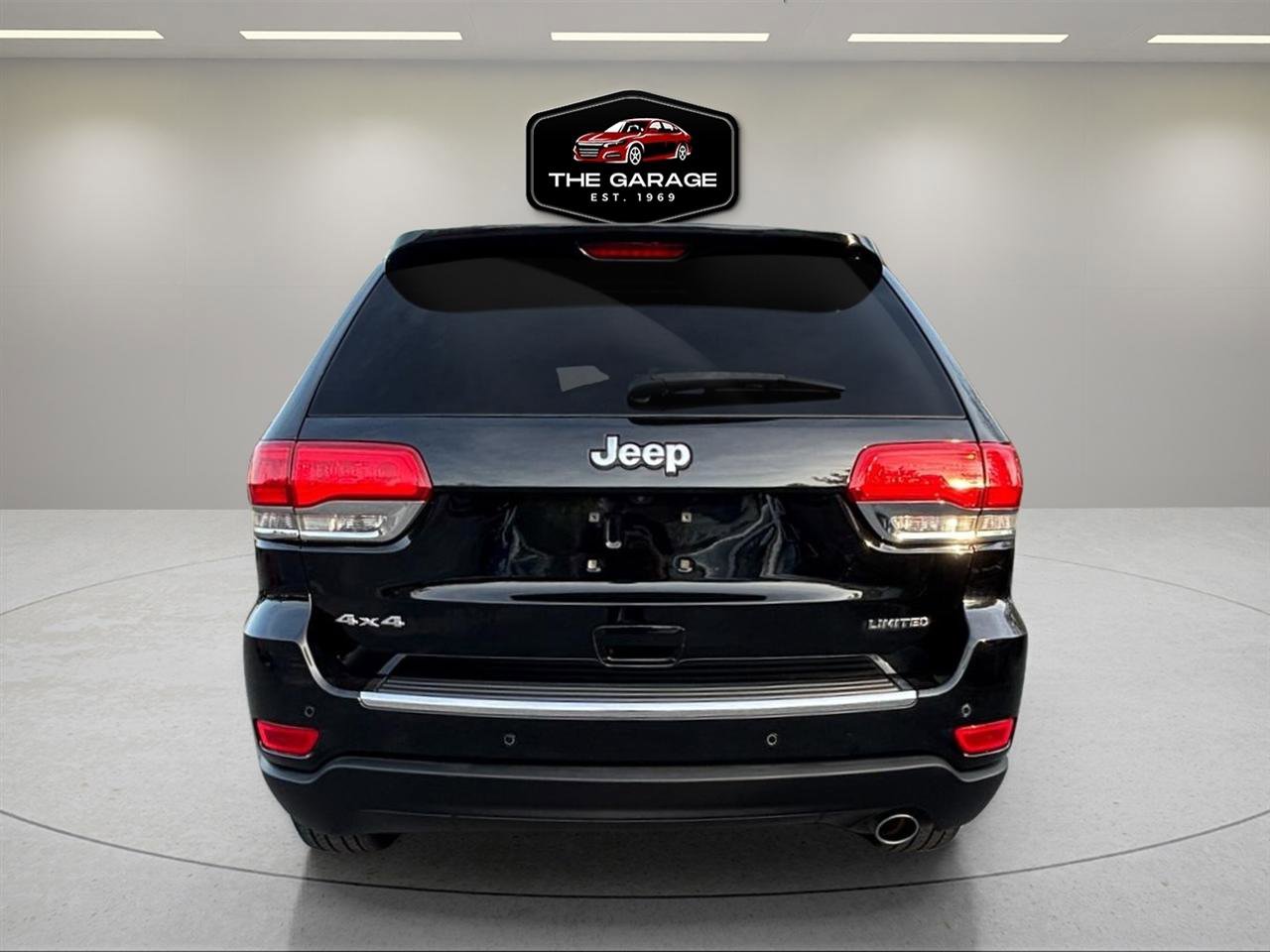 Used 2018 Jeep Grand Cherokee Limited AWD/4WD image 4