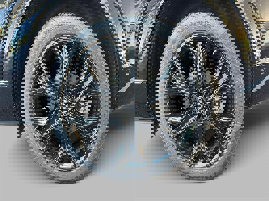 New 2025 Cadillac Optiq Sport 2 w/ LPO, ONYX Package image 12