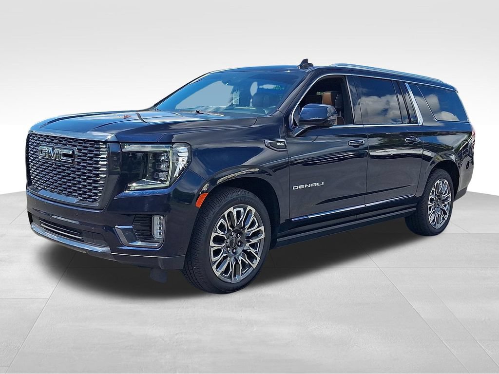 Used 2023 GMC Yukon XL Denali Ultimate AWD/4WD image 3