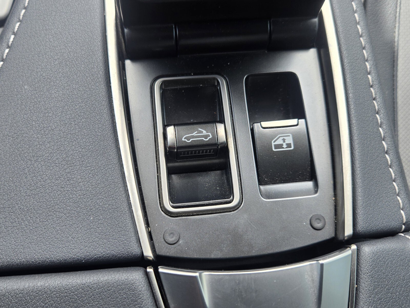 Used 2024 Lexus LC 500 Convertible w/ Touring Package RWD image 25
