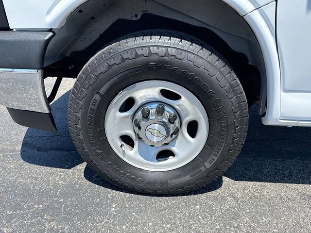 Used 2022 Chevrolet Express 2500 LT RWD image 10