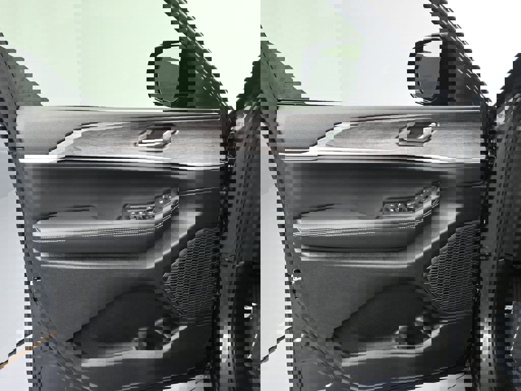 New 2026 Jeep Grand Cherokee Altitude image 10