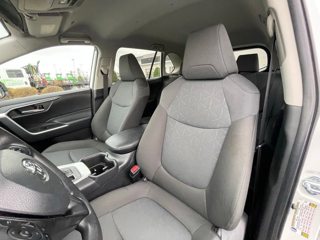 Used 2025 Toyota RAV4 XLE image 22