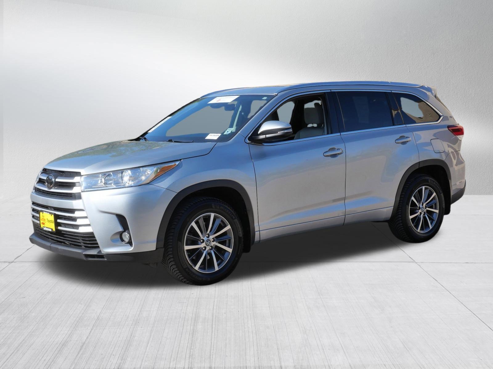 Certified 2017 Toyota Highlander XLE AWD/4WD image 3