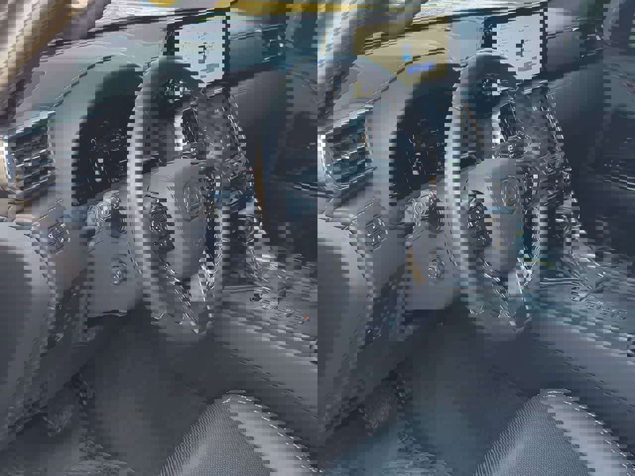 Used 2025 Lexus LX 600 4WD w/ Premium Package image 10