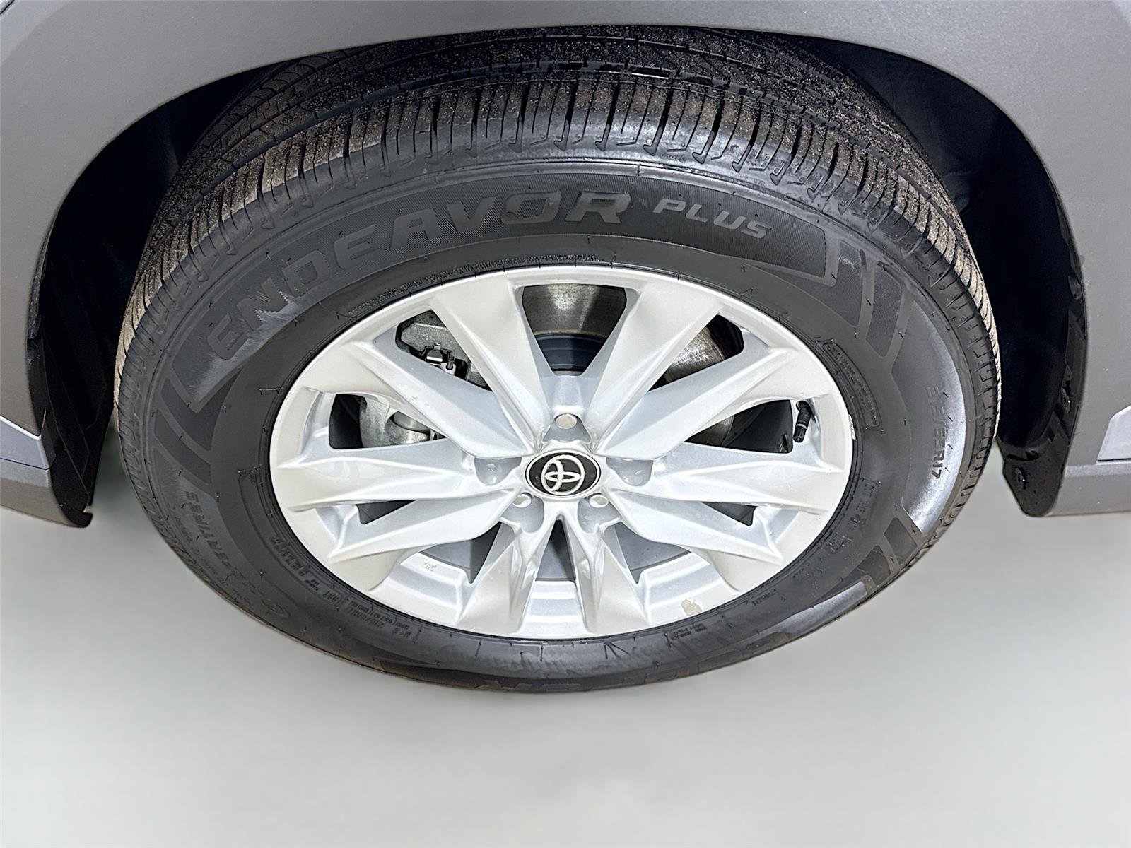 Used 2024 Toyota Corolla Cross LE image 28