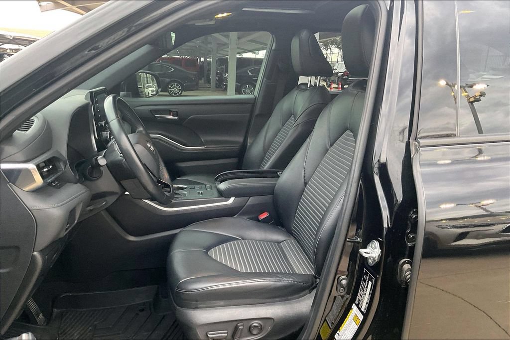 Used 2021 Toyota Highlander XSE FWD image 26