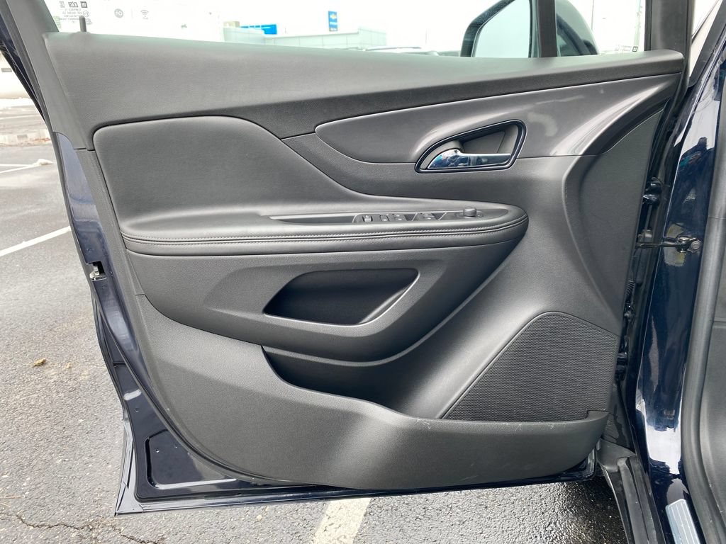 Used 2022 Buick Encore Preferred AWD/4WD image 19