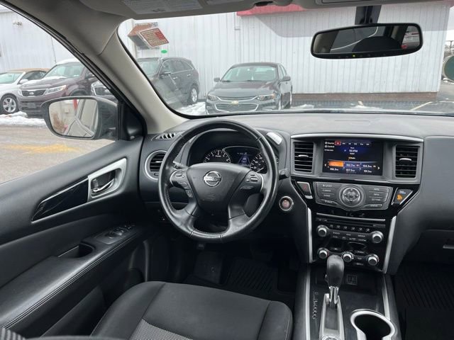 Used 2019 Nissan Pathfinder SV image 39