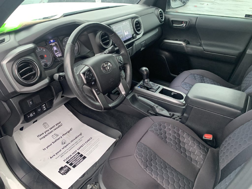 Used 2021 Toyota Tacoma TRD Off-Road w/ Technology Package AWD/4WD image 11