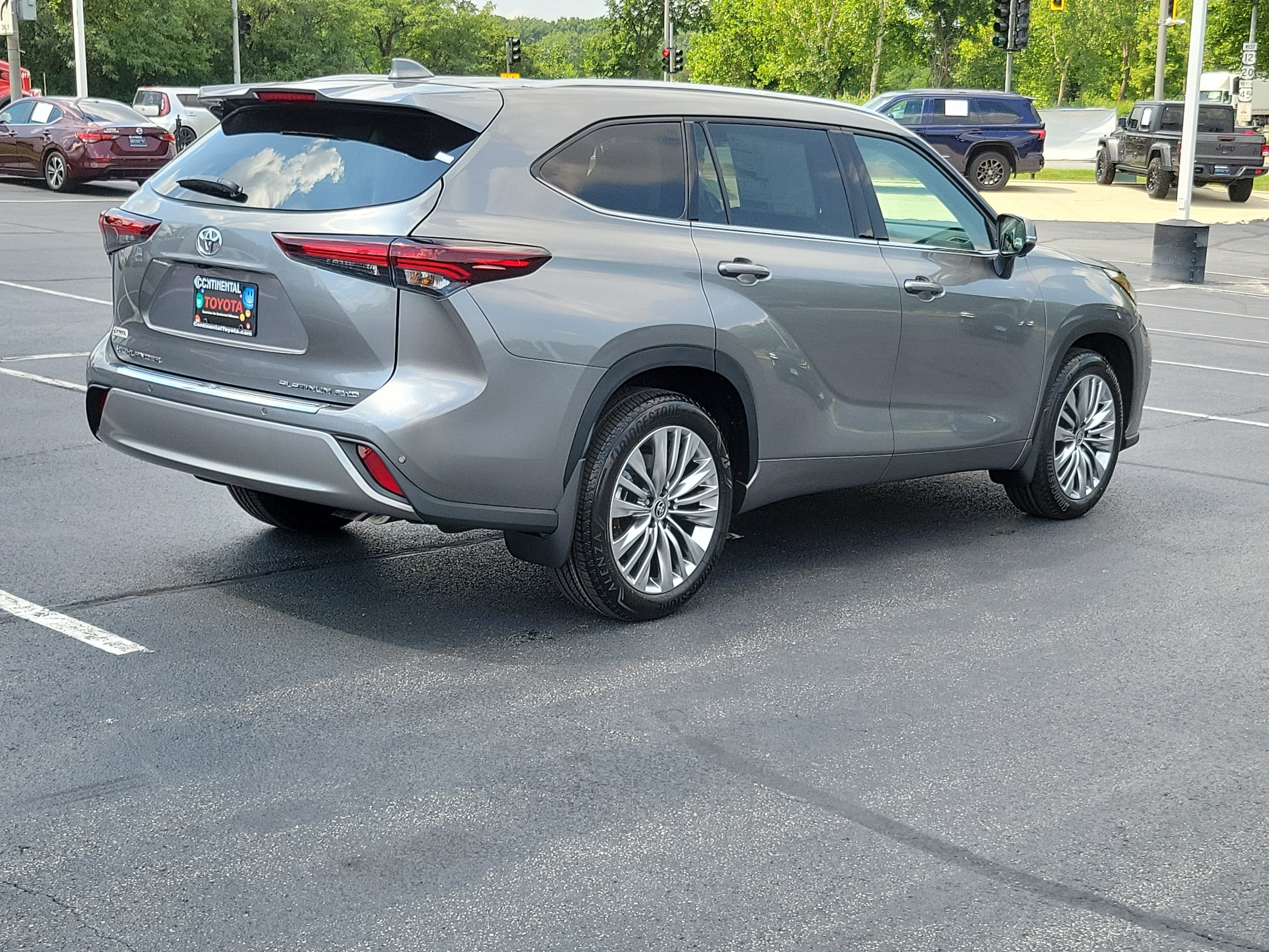 New 2026 Toyota Highlander Platinum AWD/4WD image 5