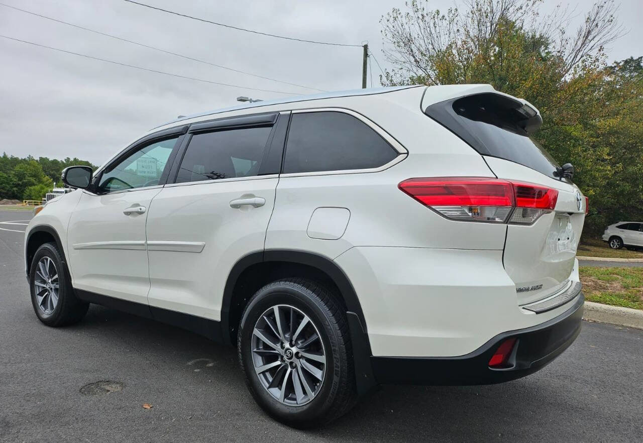 Used 2019 Toyota Highlander XLE image 3