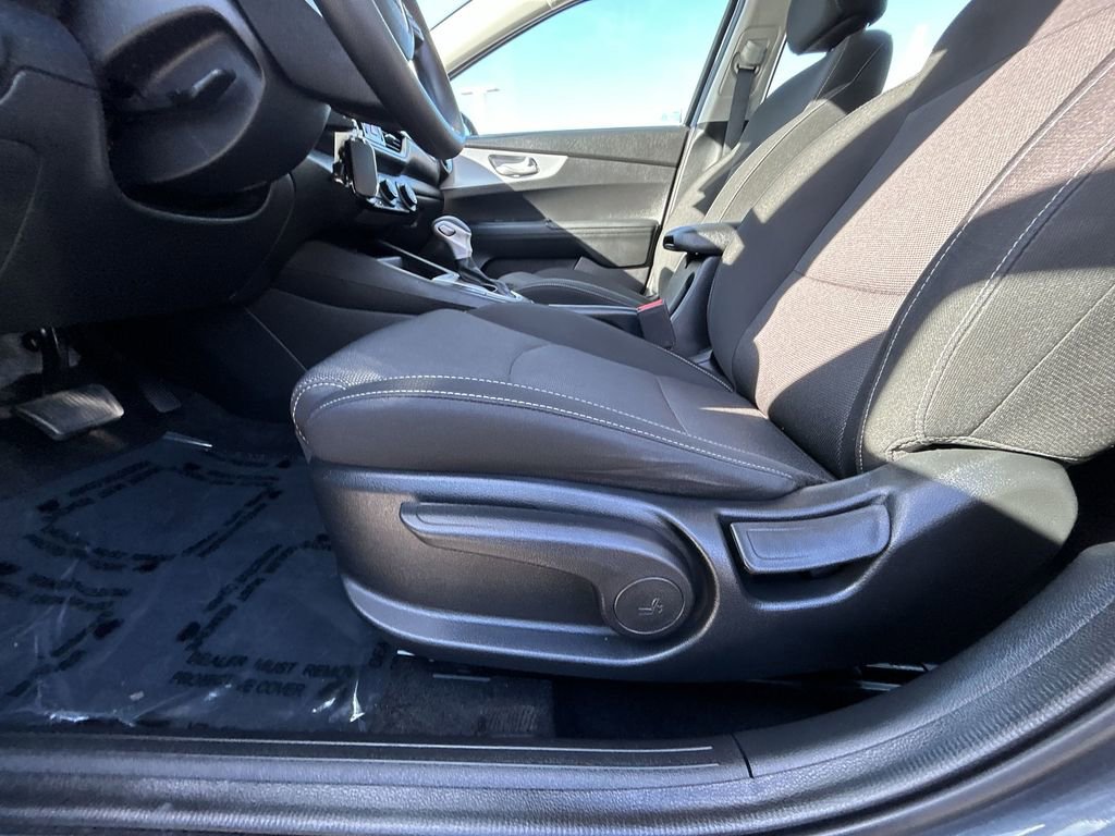 Used 2023 Kia Forte LX image 12