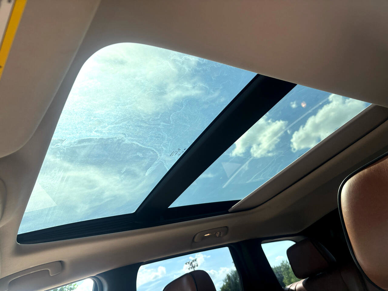 Used 2011 Jeep Grand Cherokee Overland Summit image 23