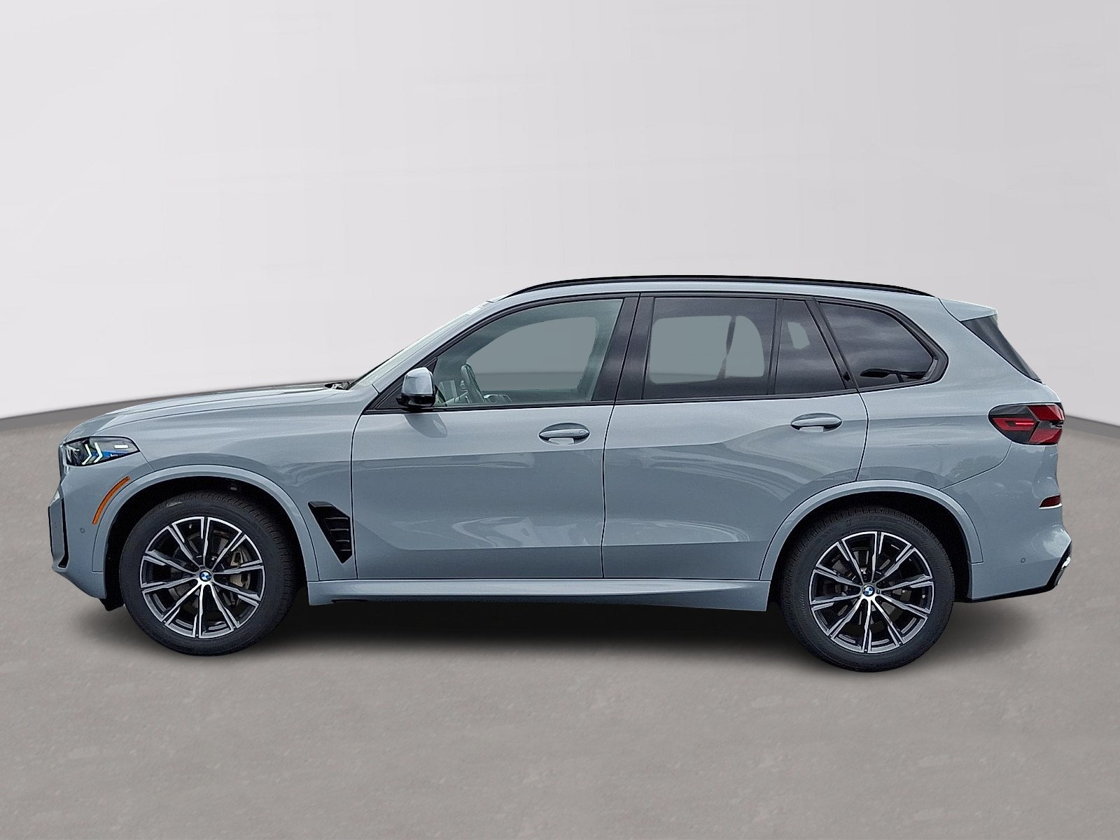 Used 2024 BMW X5 xDrive40i w/ M Sport Package AWD/4WD image 7
