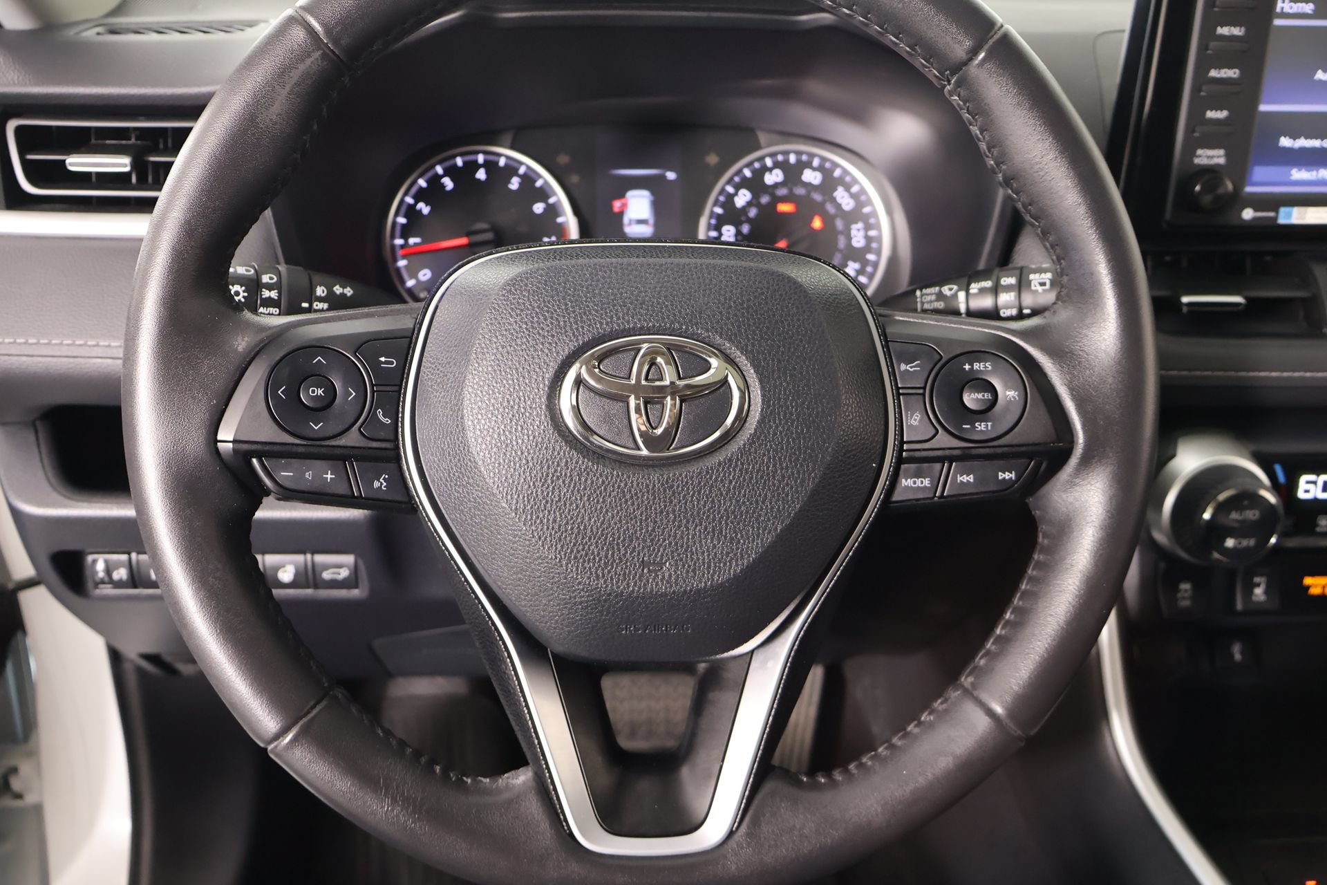 Used 2020 Toyota RAV4 XLE Premium AWD/4WD image 3