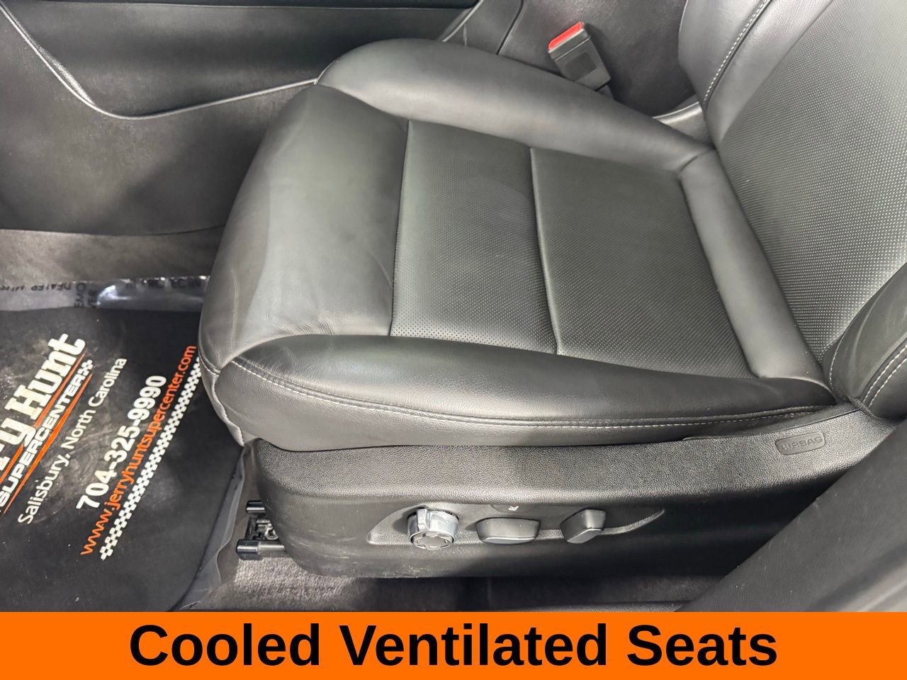 Used 2025 Cadillac XT4 Premium Luxury image 12