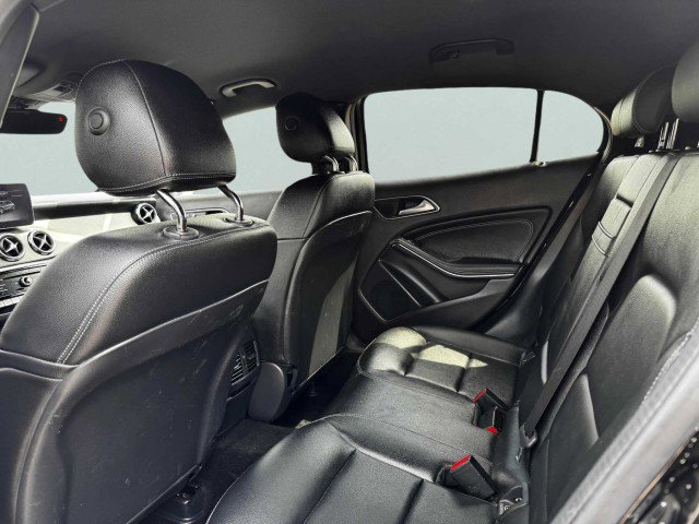 Used 2020 Mercedes-Benz GLA 250 4MATIC image 35