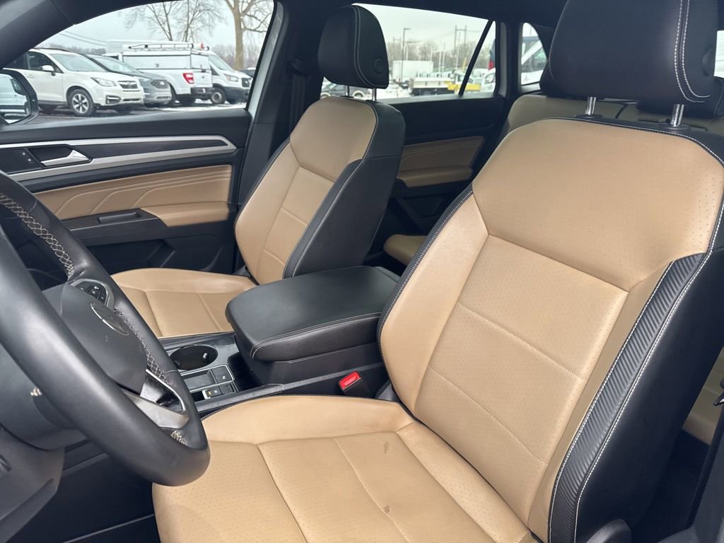 Used 2022 Volkswagen Atlas Cross Sport SE image 2