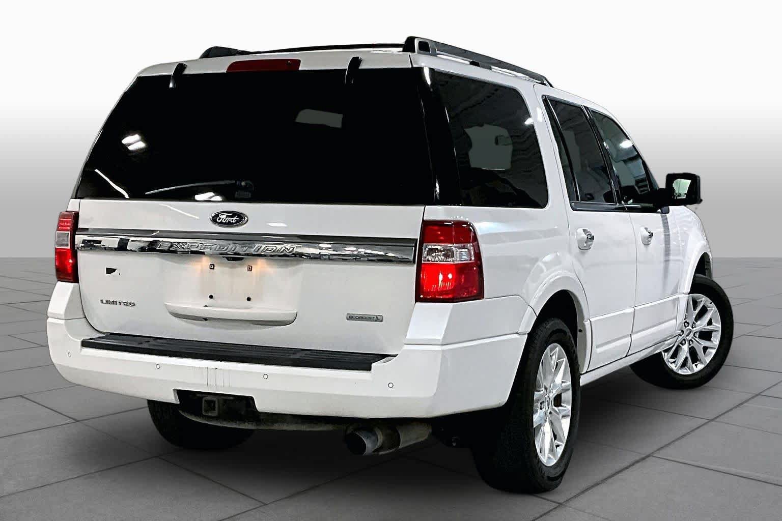 Used 2015 Ford Expedition Limited w/ Equipment Group 301A RWD image 13