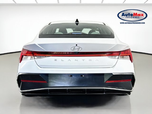 Used 2025 Hyundai Elantra Limited FWD image 8