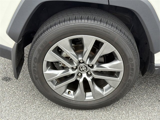 Used 2022 Toyota RAV4 XLE Premium image 17