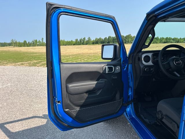 New 2025 Jeep Gladiator Sport image 10