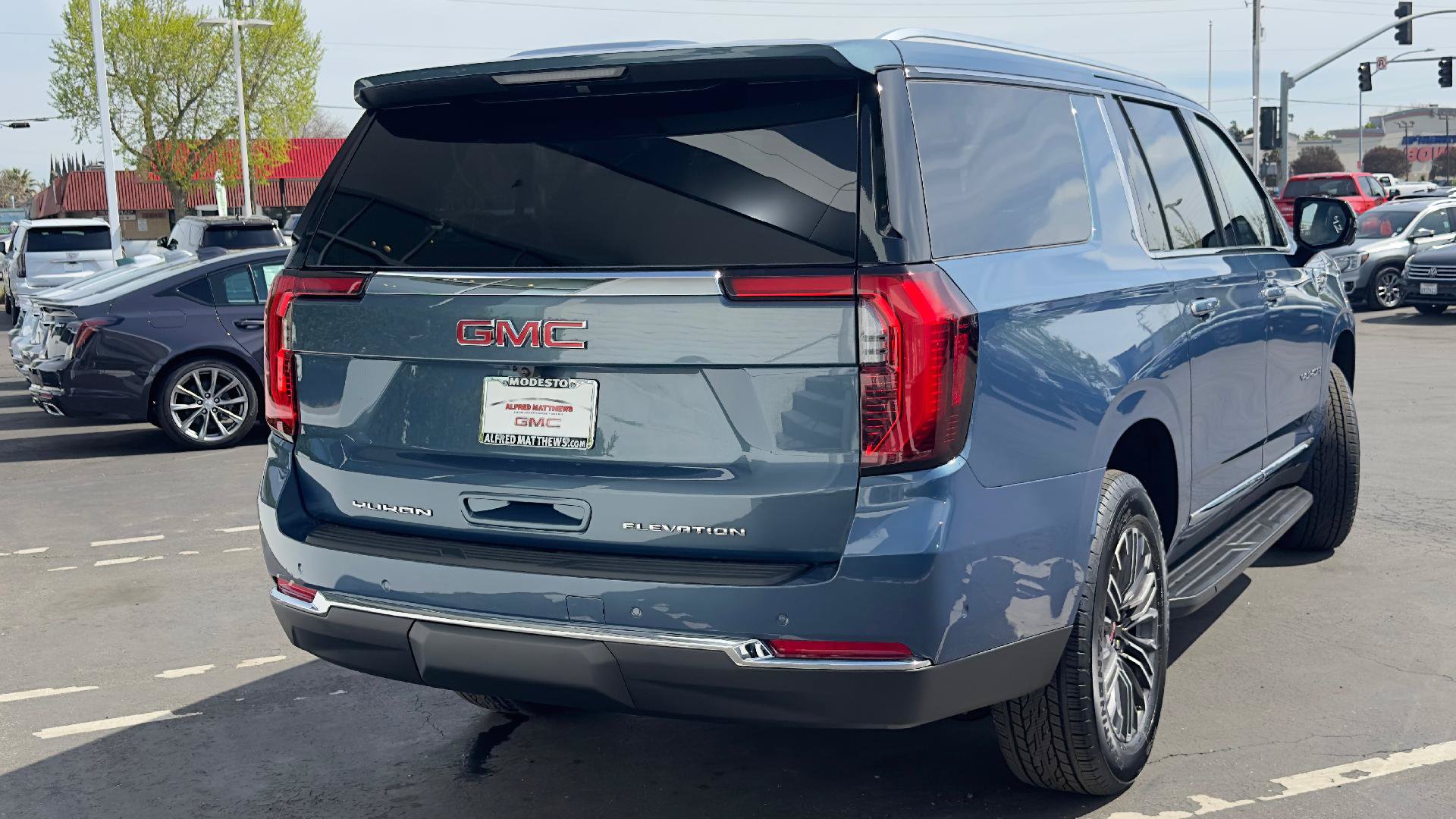 New 2026 GMC Yukon XL Elevation AWD/4WD image 3
