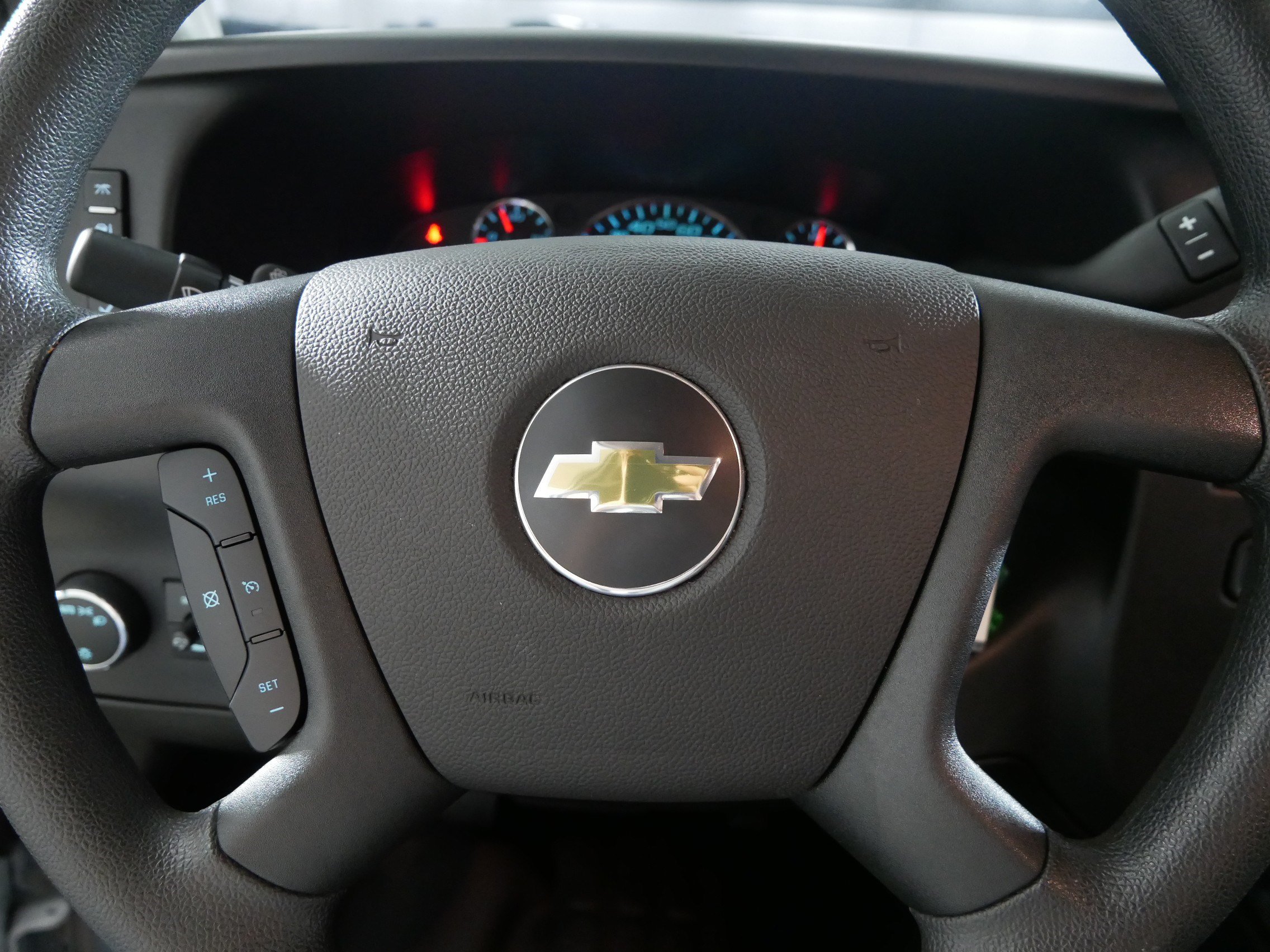 Used 2025 Chevrolet Express 2500 w/ Driver Convenience Package RWD image 25