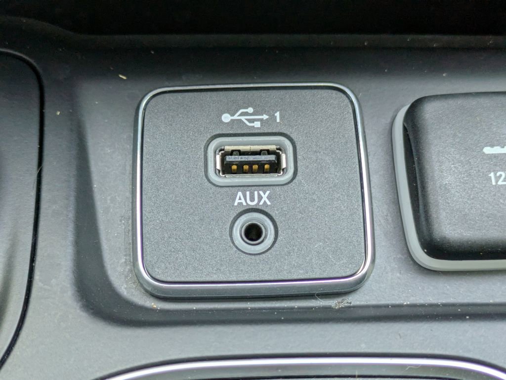 Used 2020 Jeep Cherokee Trailhawk w/ Technology Group AWD/4WD image 30