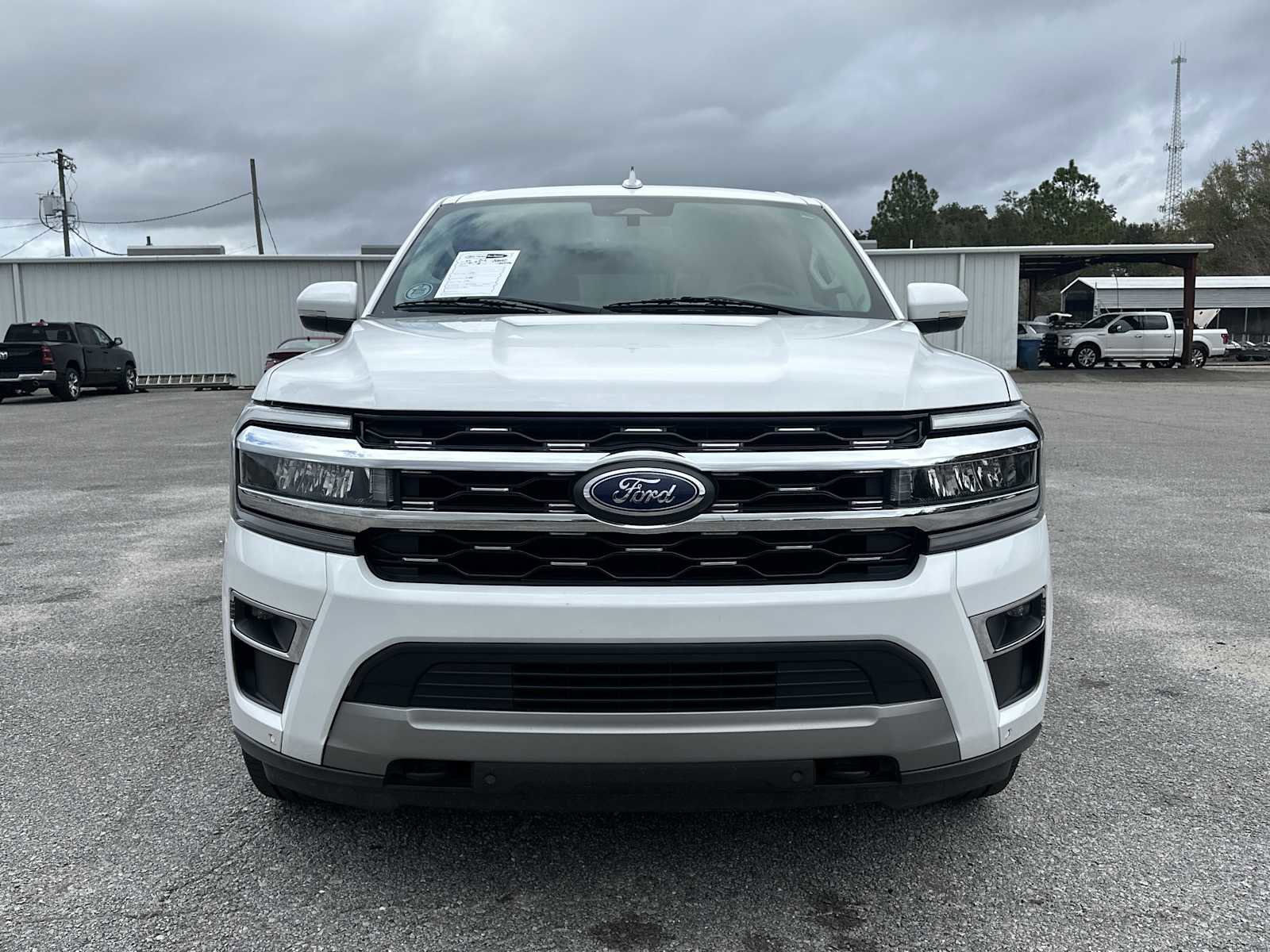 Used 2022 Ford Expedition Limited image 4